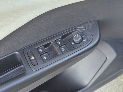 Used 2025 Volkswagen Taos S image 15