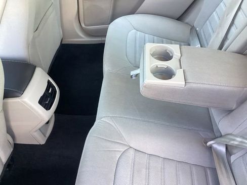 Used 2019 Ford Fusion SE FWD image 29