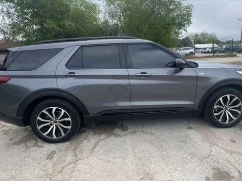 Used 2022 Ford Explorer ST-Line w/ Class IV Trailer Tow Package image 9