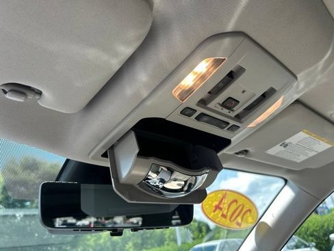 Used 2024 Toyota Highlander Platinum FWD image 32