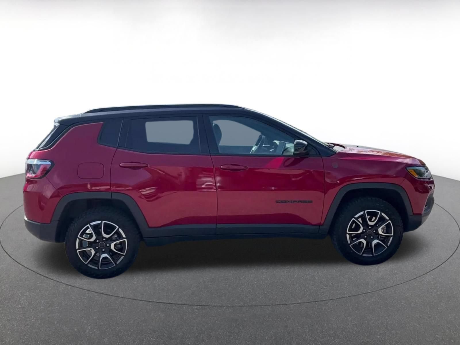 Used 2025 Jeep Compass Trailhawk AWD/4WD image 15