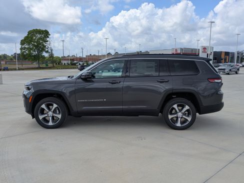 New 2026 Jeep Grand Cherokee L Limited RWD image 4