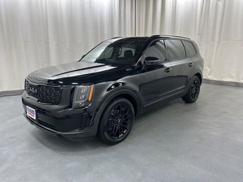 Used 2022 Kia Telluride EX w/ EX Premium Package image 2