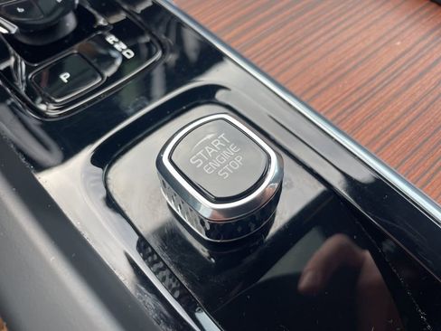 Certified 2023 Volvo XC60 B5 Ultimate w/ Climate Package image 34