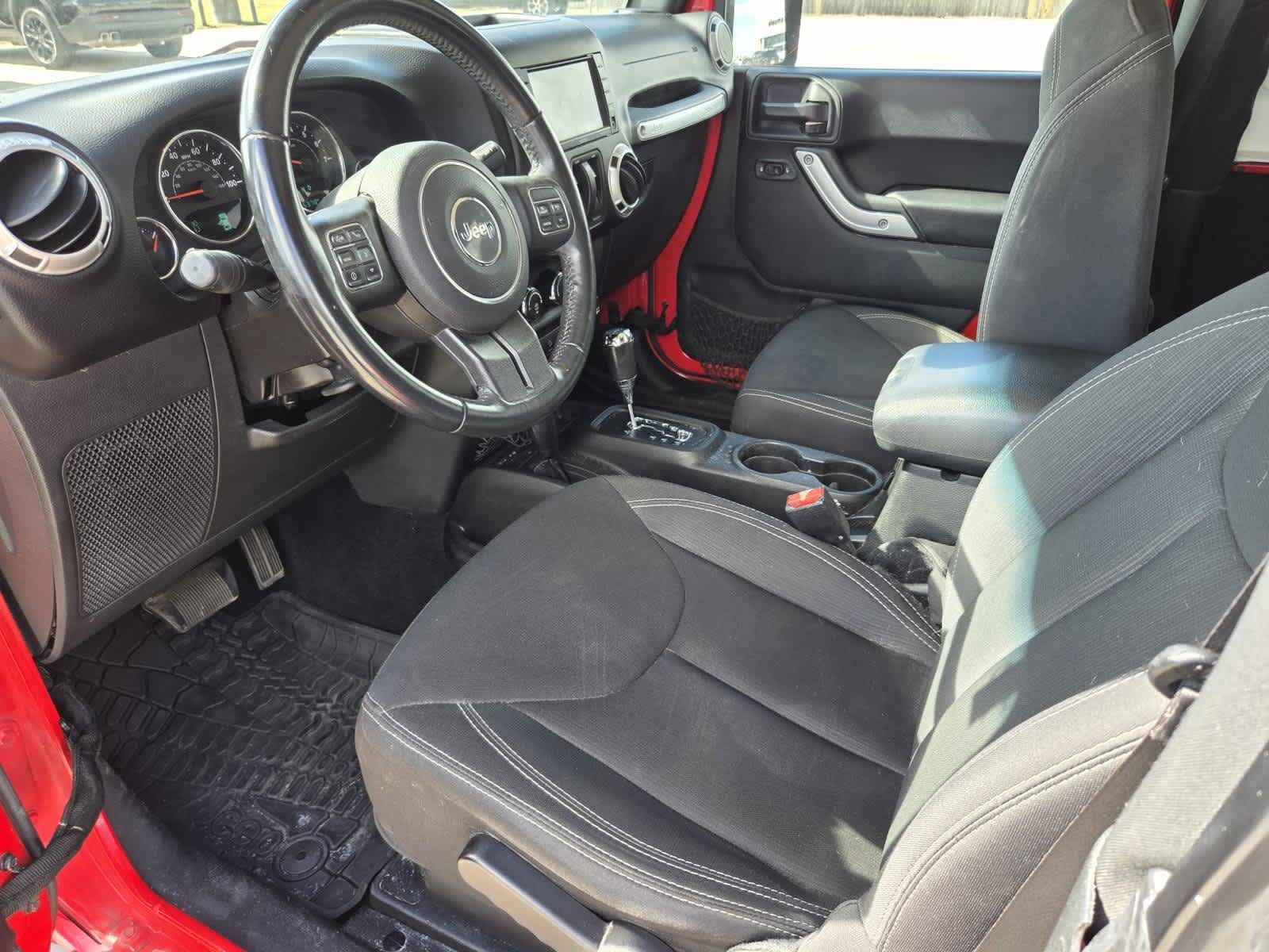 Used 2018 Jeep Wrangler Sahara w/ Connectivity Group AWD/4WD image 13