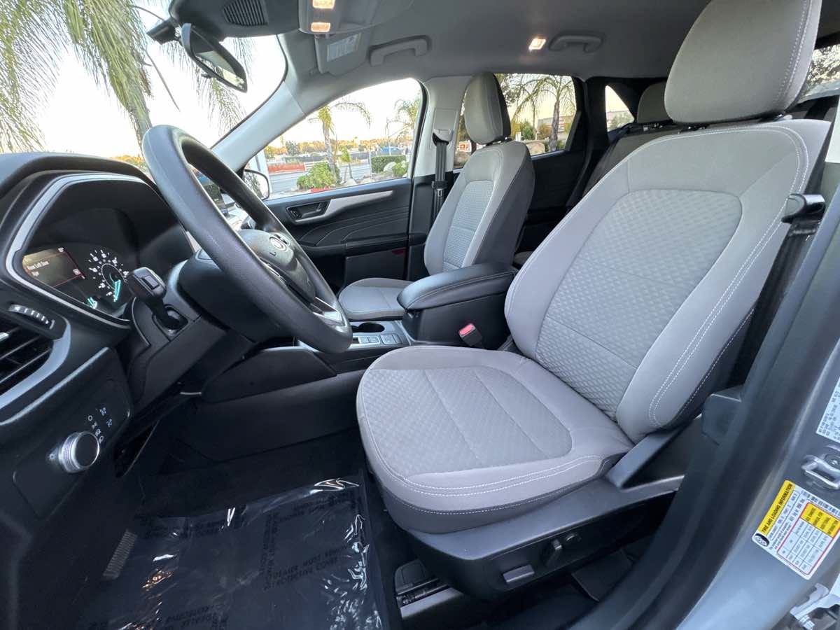 Used 2022 Ford Escape SE FWD image 18