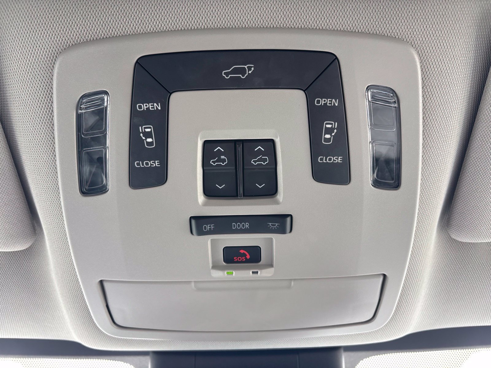 Used 2026 Toyota Sienna XLE FWD image 27