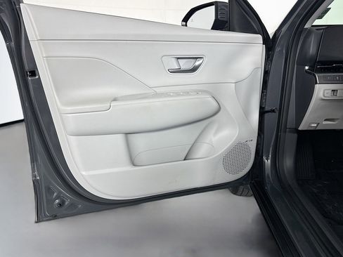 Used 2025 Hyundai Kona Limited image 20