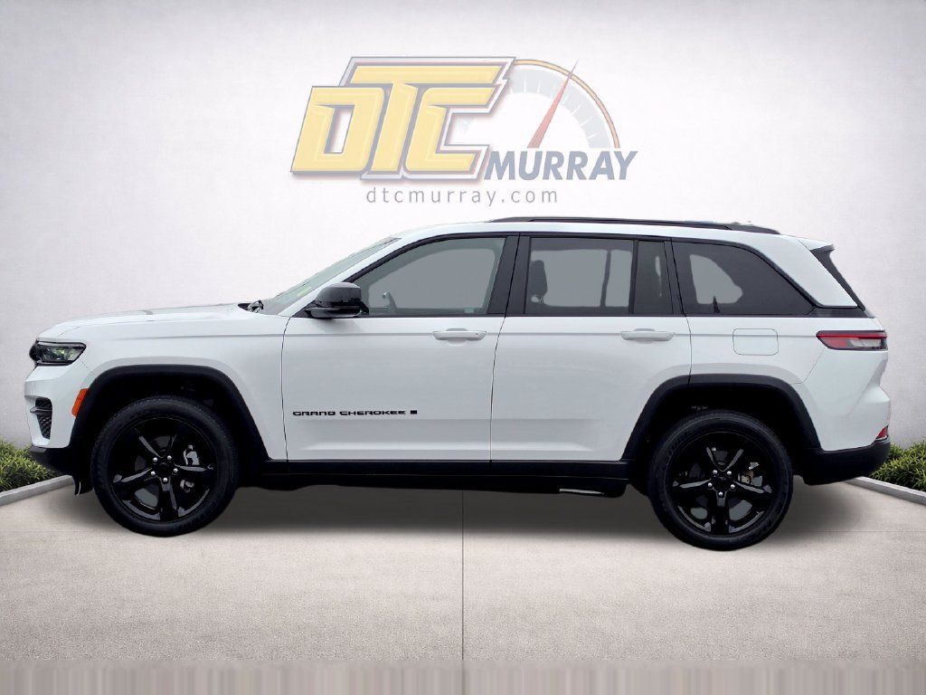 Used 2023 Jeep Grand Cherokee Altitude AWD/4WD image 8