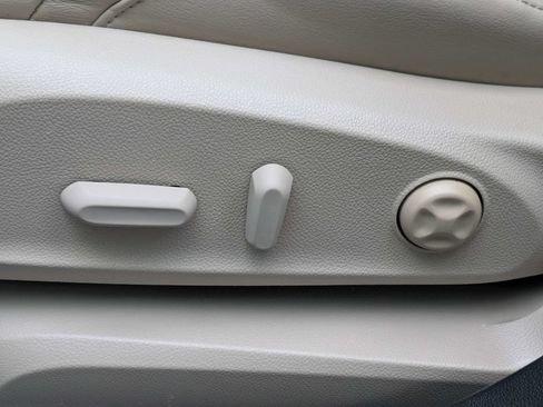 Used 2017 Buick Envision Essence FWD image 21