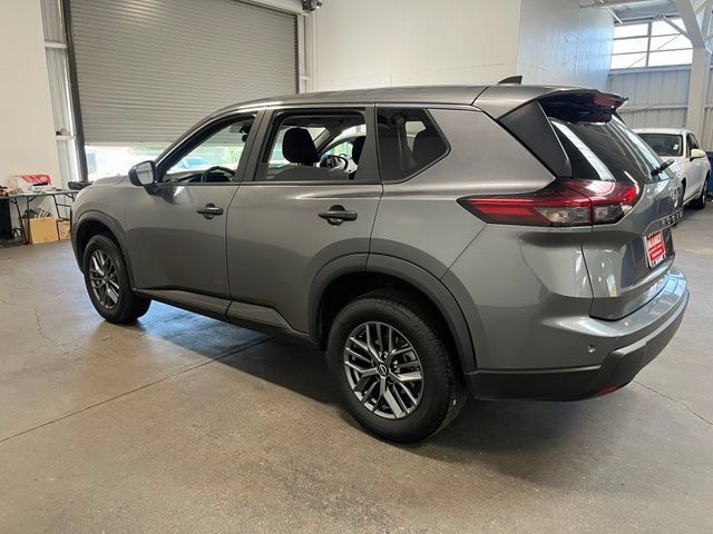 Used 2024 Nissan Rogue S FWD image 5