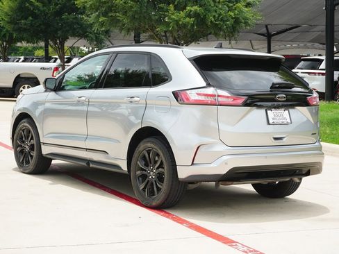 Used 2024 Ford Edge SE w/ Black Appearance Package image 3