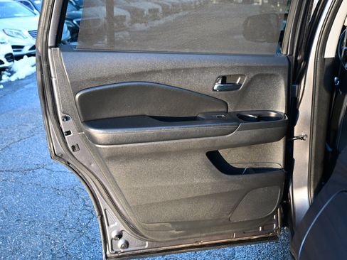 Used 2017 Honda Pilot Touring image 30