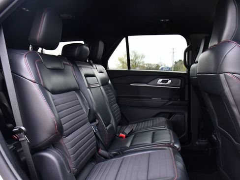 Used 2025 Ford Explorer ST-Line w/ ST-Line Street Pack AWD/4WD image 18