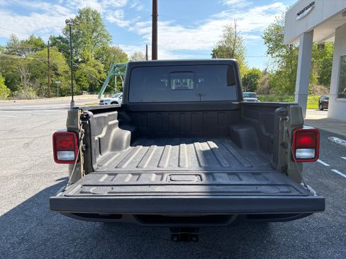 Certified 2020 Jeep Gladiator Sport w/ Quick Order Package 24S AWD/4WD image 10