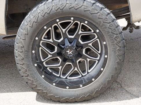 Used 2005 Chevrolet Silverado 2500 LS w/ Heavy-Duty Power Package AWD/4WD image 9
