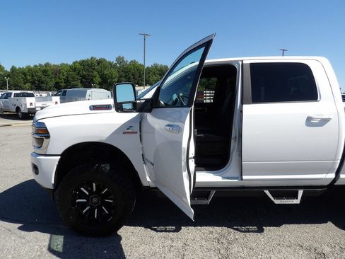 Used 2026 RAM 2500 Laramie AWD/4WD image 13