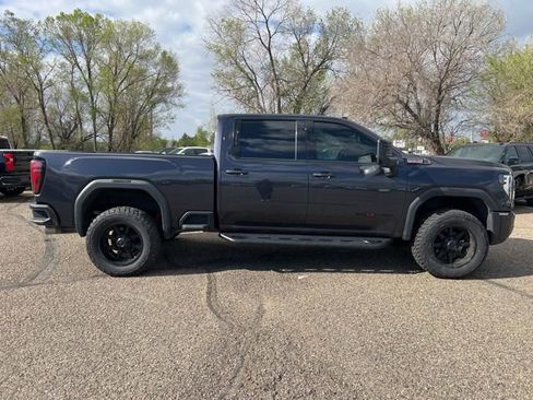 Used 2024 GMC Sierra 2500 AT4 w/ AT4 Preferred Package AWD/4WD image 9