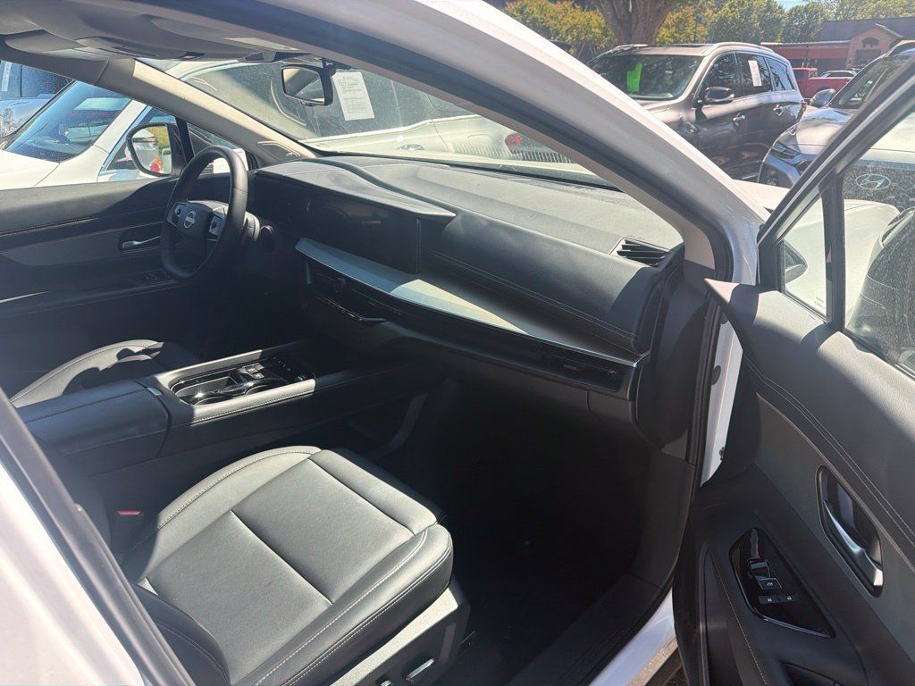Used 2025 Nissan Murano SL w/ Cargo Package AWD/4WD image 3