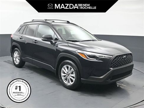 Used 2023 Toyota Corolla Cross LE image 1