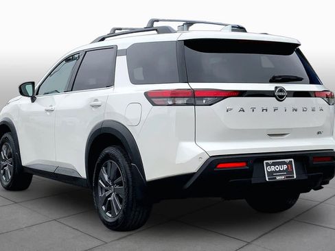 Used 2024 Nissan Pathfinder SV FWD image 12