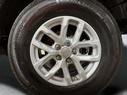 Used 2023 Jeep Wrangler Sport S image 27