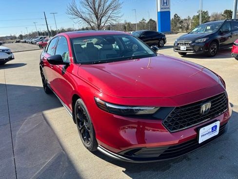 Certified 2025 Honda Accord SE image 3