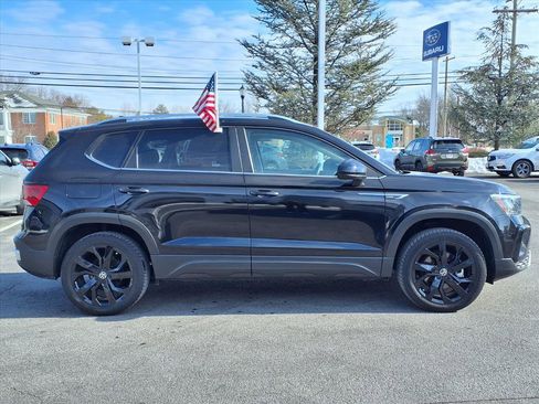 Certified 2024 Volkswagen Taos SE w/ Panoramic Sunroof Package image 2