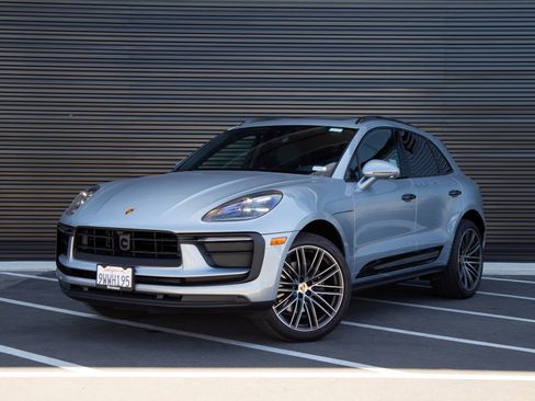 Certified 2025 Porsche Macan AWD/4WD image 1