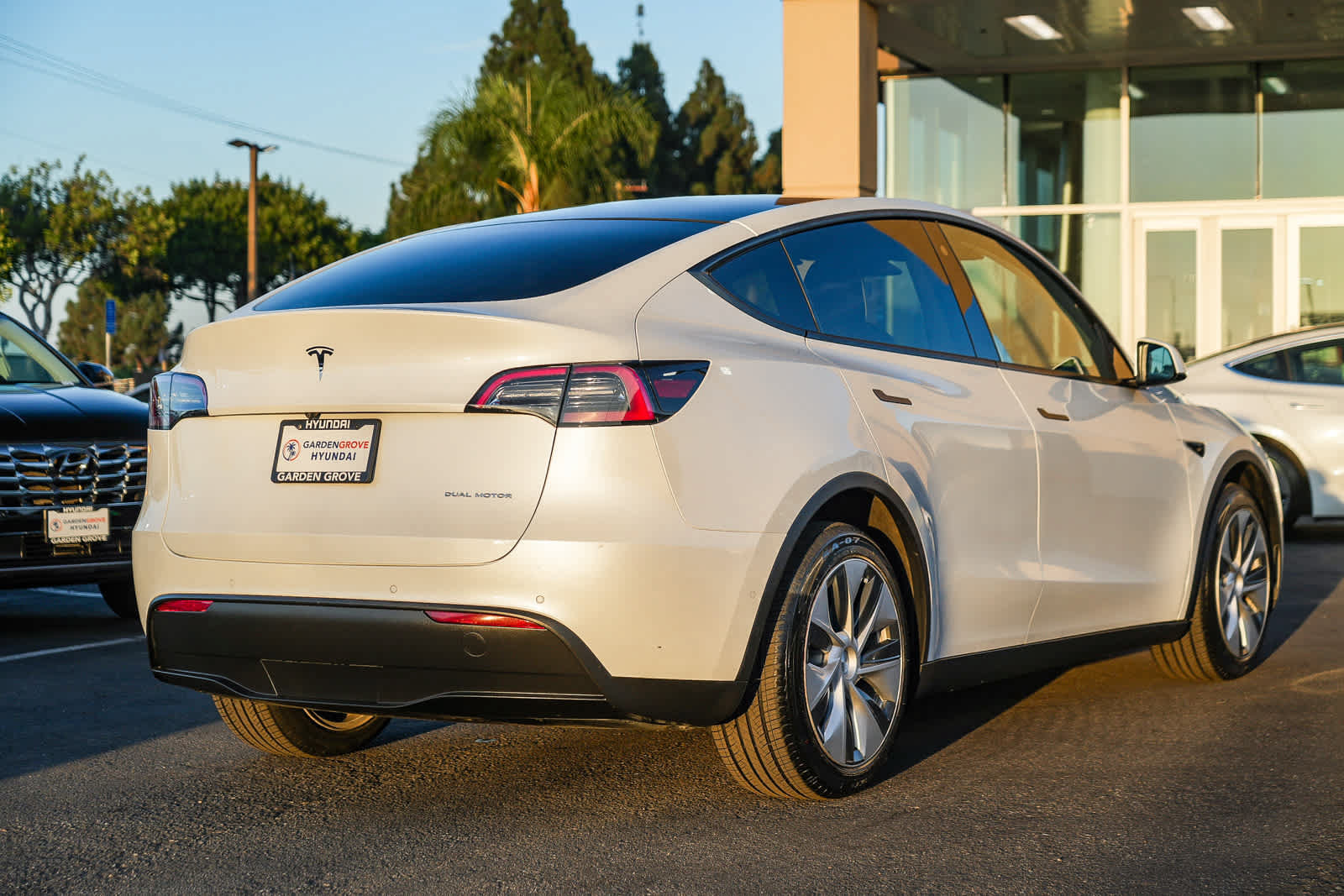 Used 2022 Tesla Model Y Long Range AWD/4WD image 5
