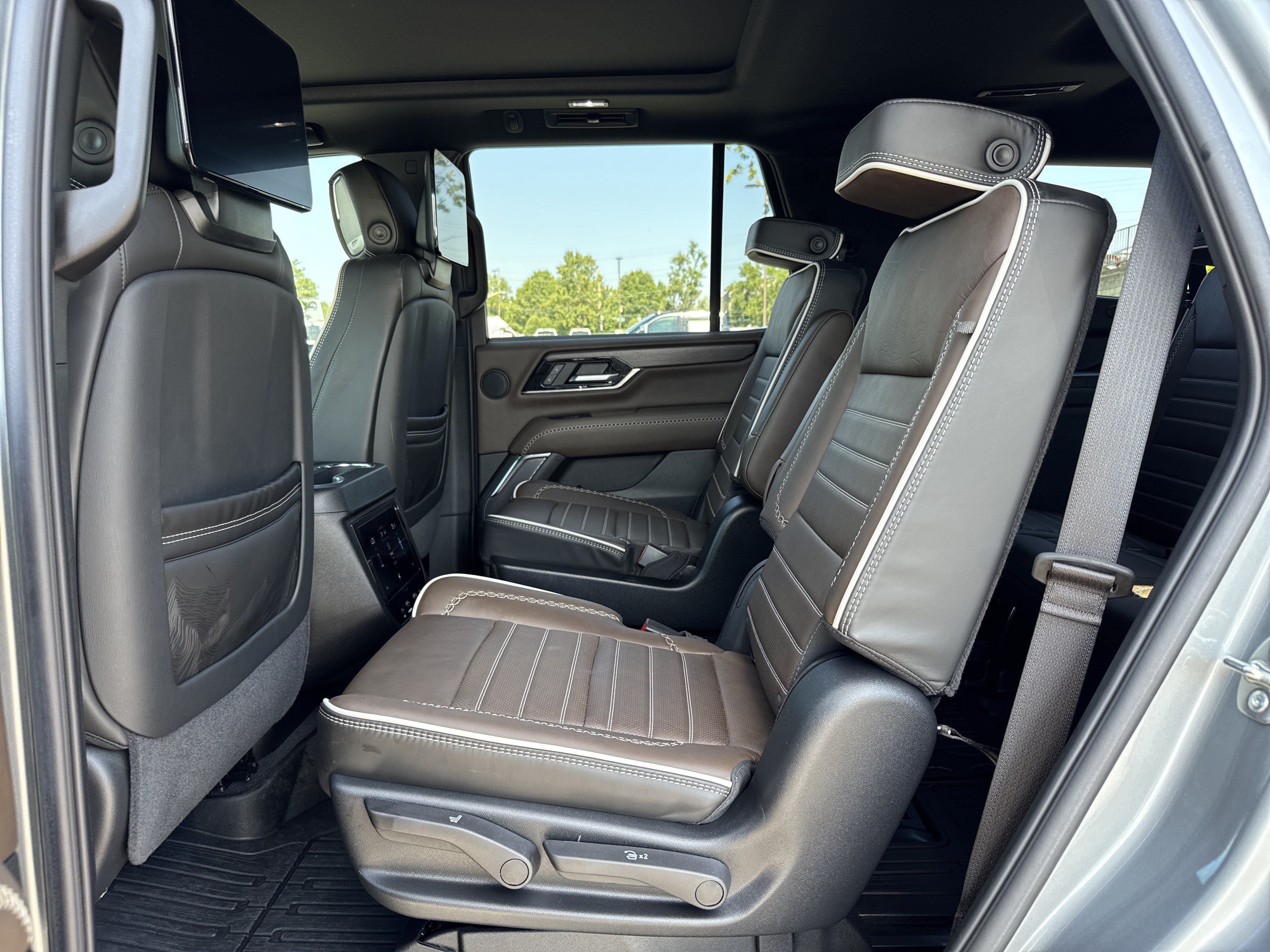 Used 2026 GMC Yukon Denali Ultimate AWD/4WD image 33