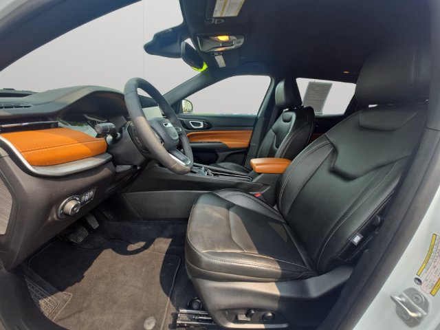 Used 2025 Jeep Compass Limited AWD/4WD image 10