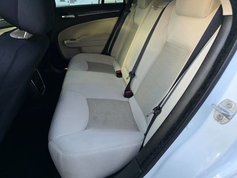 Used 2019 Chrysler 300 Touring w/ Sport Appearance Package image 20