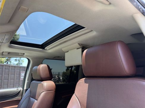 Used 2018 Chevrolet Suburban Premier AWD/4WD image 40