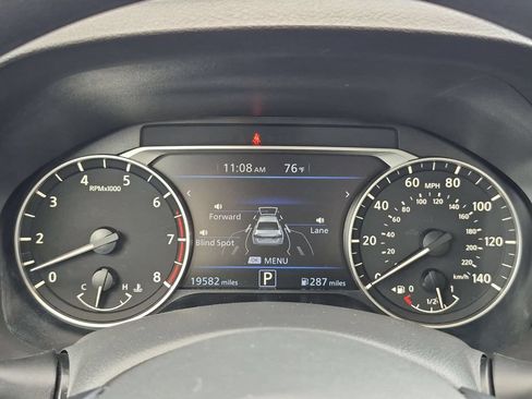 Used 2025 Nissan Altima 2.5 SV FWD image 13