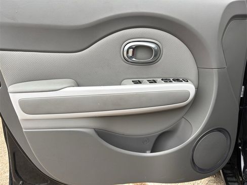 Used 2017 Kia Soul EV + w/ Sun & Fun Package image 10