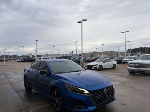 Certified 2025 Nissan Altima 2.5 SR image 5