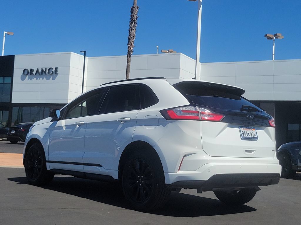 Used 2022 Ford Edge SE w/ Black Appearance Package AWD/4WD image 2