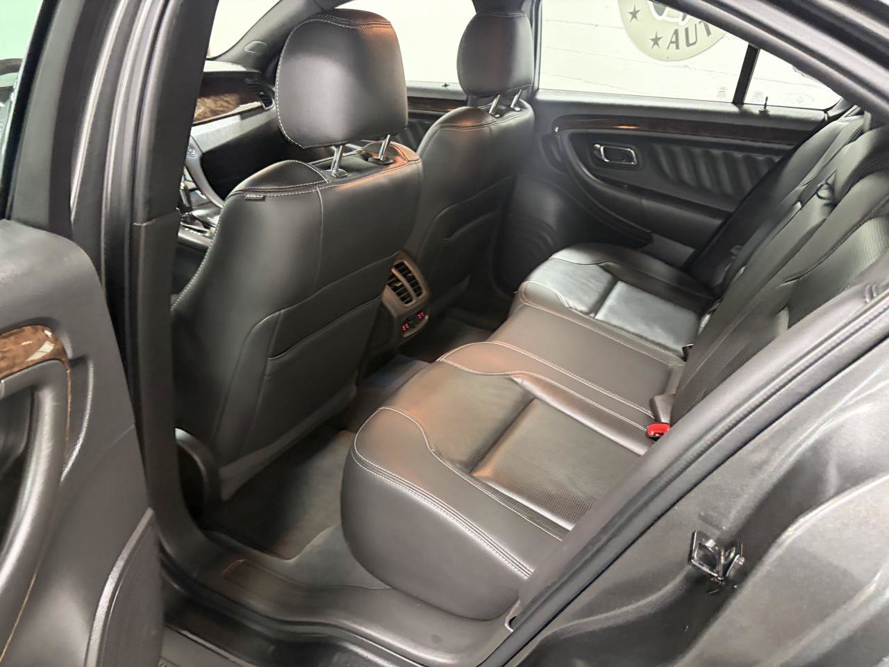Used 2019 Ford Taurus Limited AWD/4WD image 23