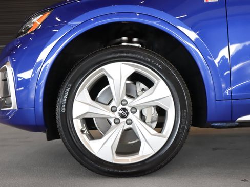 Certified 2025 Audi Q5 2.0T Premium AWD/4WD image 5