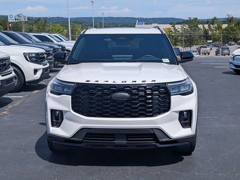 Used 2025 Ford Explorer ST-Line AWD/4WD image 7