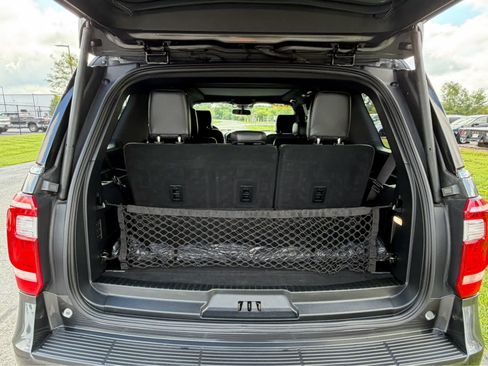 Used 2020 Ford Expedition XLT w/ Equipment Group 202A AWD/4WD image 28