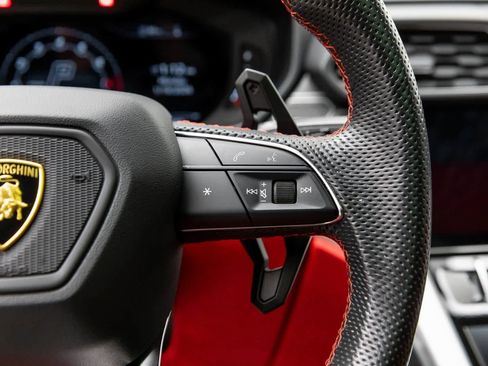Used 2022 Lamborghini Urus image 33