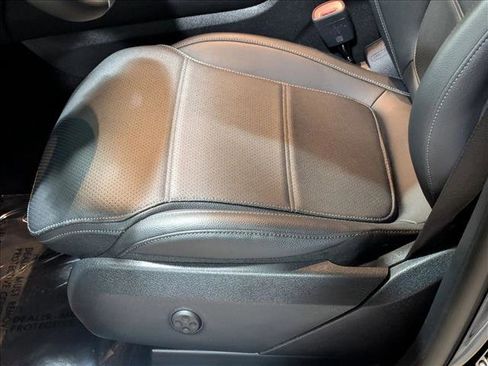 Certified 2025 Mercedes-Benz GLC 300 image 8