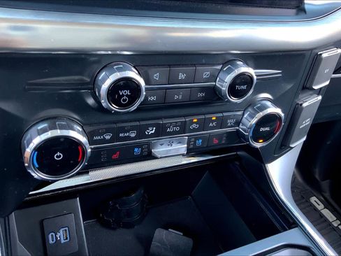 Used 2022 Ford F150 Lariat w/ FX4 Off-Road Package image 30