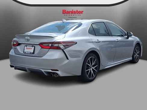 Used 2024 Toyota Camry SE FWD image 4