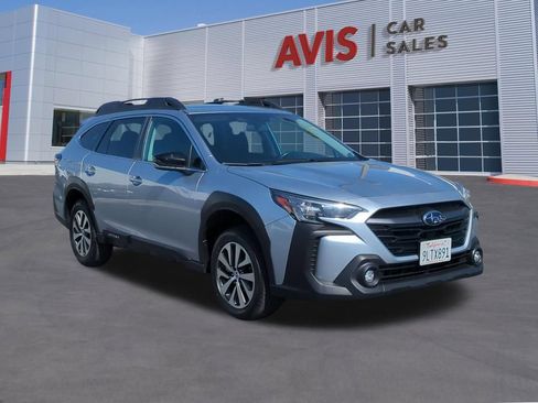 Used 2025 Subaru Outback Premium AWD/4WD image 3