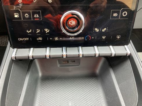 Used 2025 GMC Terrain Elevation image 17