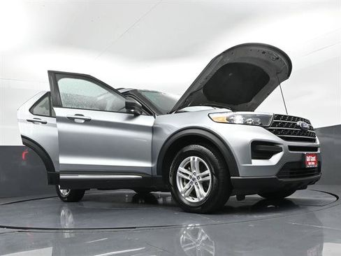 Certified 2024 Ford Explorer XLT RWD image 46