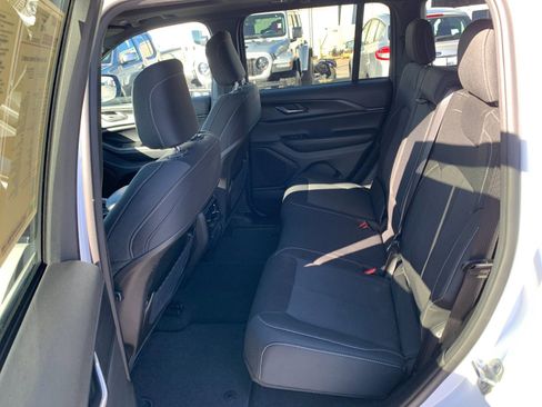 Used 2024 Jeep Grand Cherokee Laredo X image 14